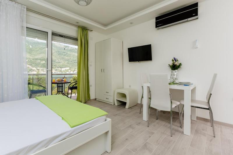 Studio with Sea View image 3