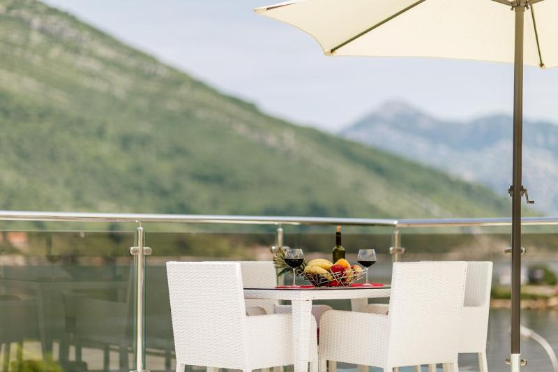 Studio with Balcony image 4