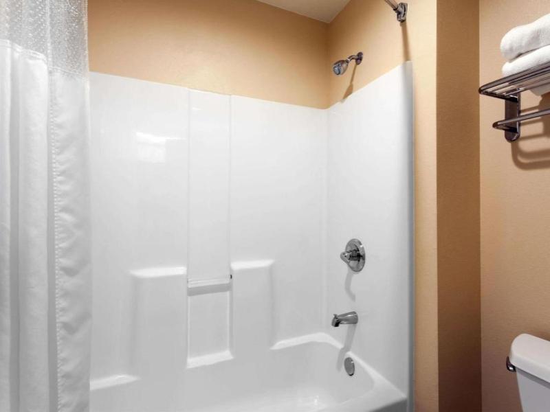 Ramada by Wyndham SeaTac Airport North - image 6