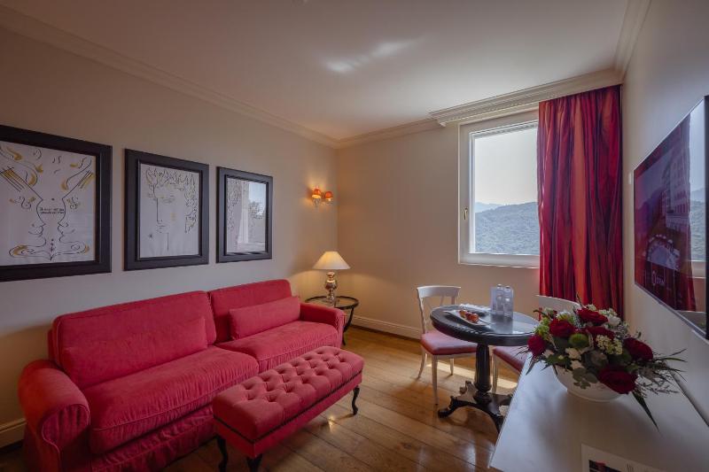 Superior Suite with Spa Access image 1