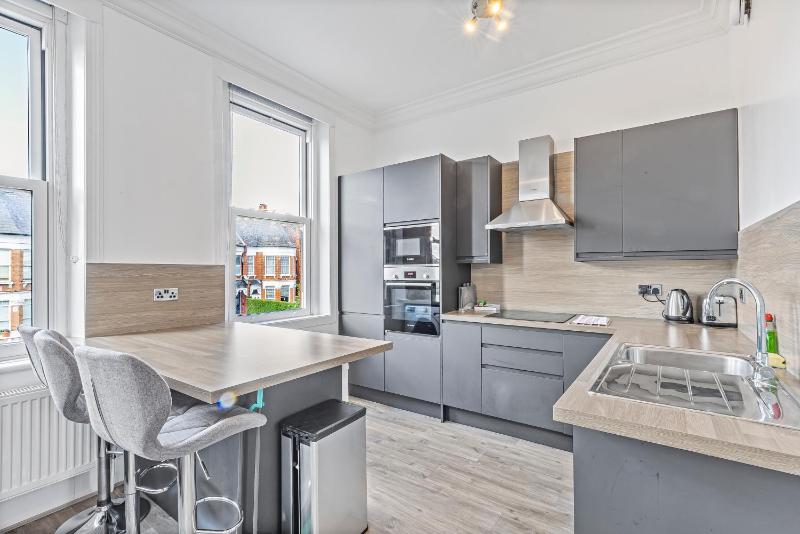 Studio Apartment image 4