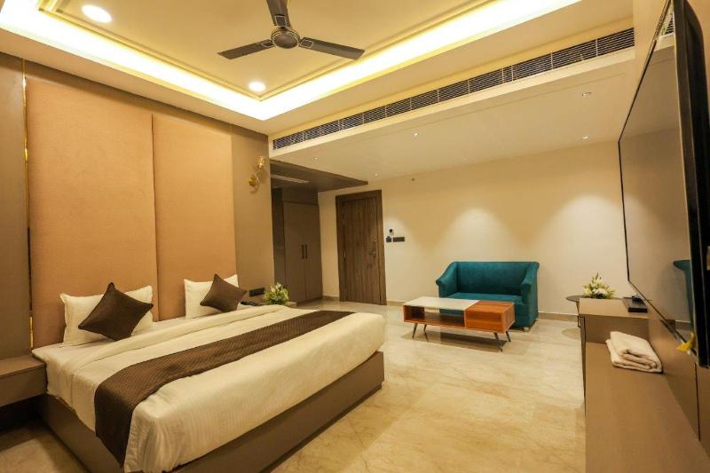 Hotel The Golden Tree - image 4