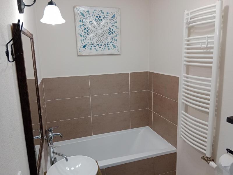 Economy Double Room image 4