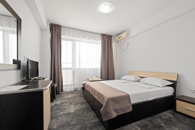 Double Room with Sea View image 3