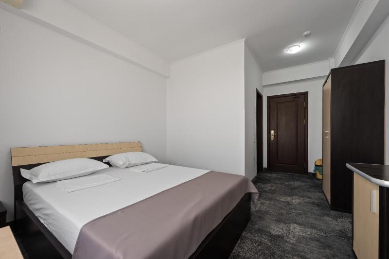 Double Room with Sea View image 2