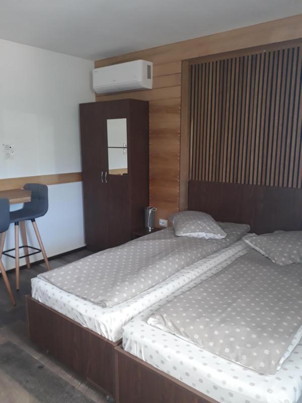 Standard Twin Room with Mountain View image 1