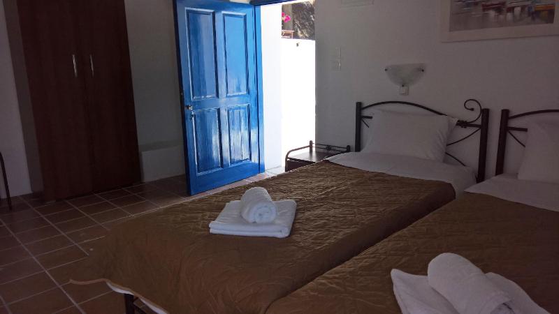 Double or Twin Room with Sea View image 2