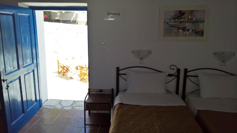 Double or Twin Room with Sea View image 3