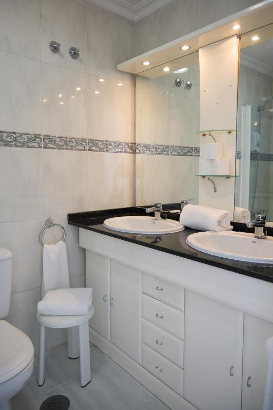 Two-Bedroom Apartment with Sea View image 4