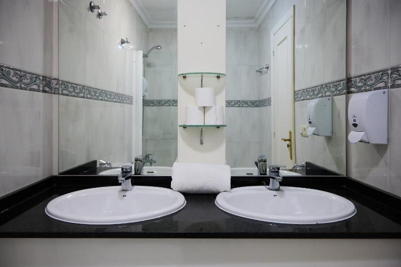Two-Bedroom Apartment with Sea View image 2