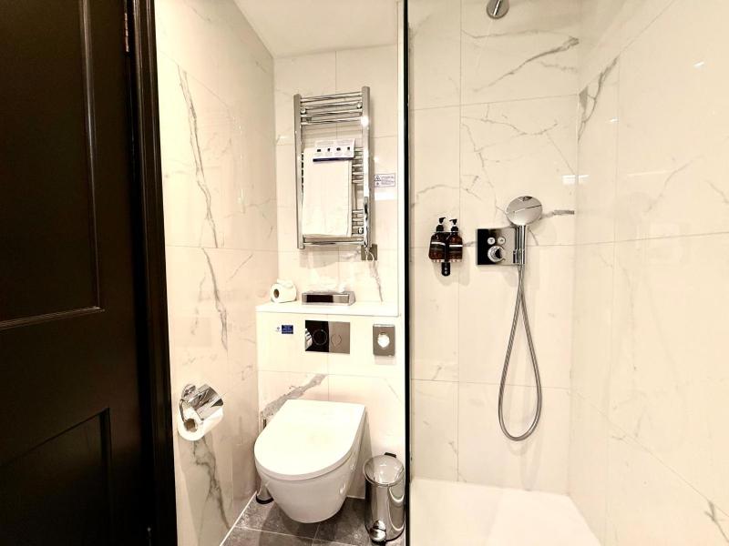 One-Bedroom Apartment image 2