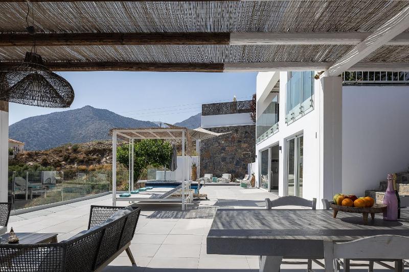 Royal Garden Villas - image 7
