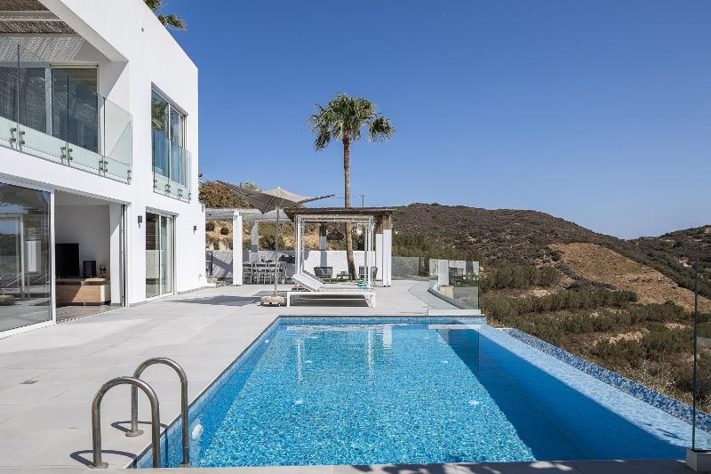 Royal Garden Villas - image 6