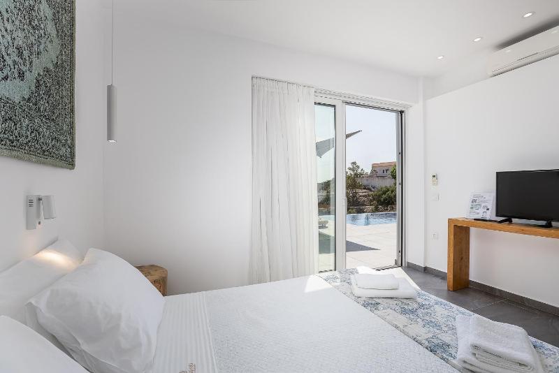 Royal Garden Villas - image 2