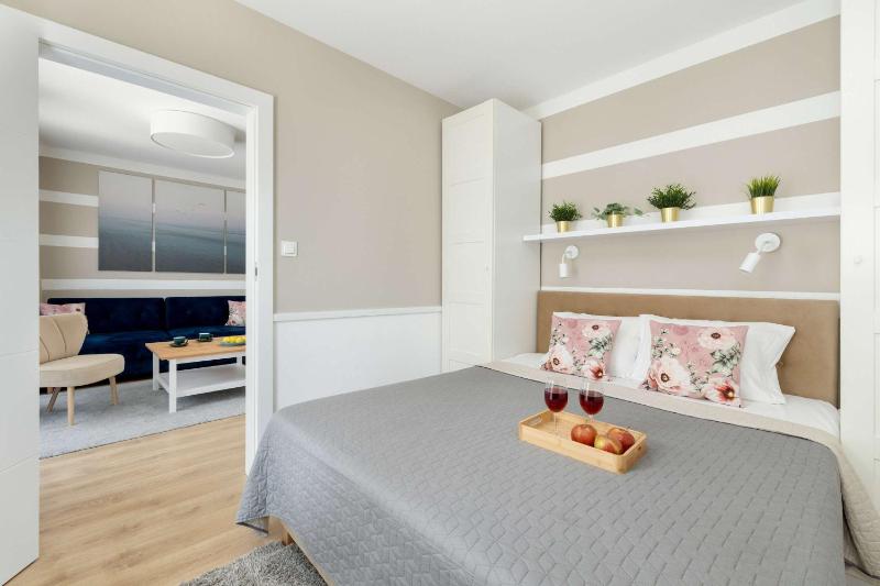 Nadmorski Apartament w Pobierowie z Parkingiem oraz Basenem by Noclegi Renters - image 23
