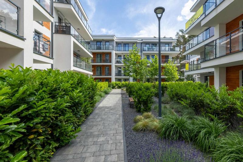 Nadmorski Apartament w Pobierowie z Parkingiem oraz Basenem by Noclegi Renters - image 19