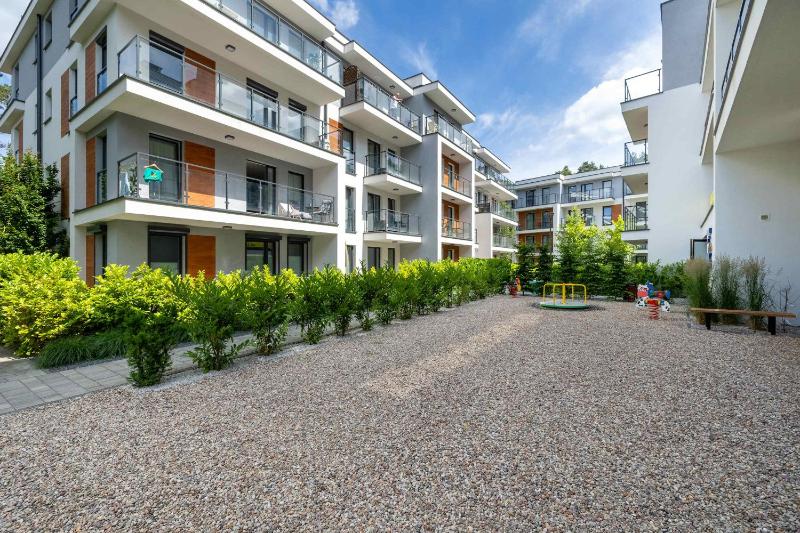 Nadmorski Apartament w Pobierowie z Parkingiem oraz Basenem by Noclegi Renters - image 24