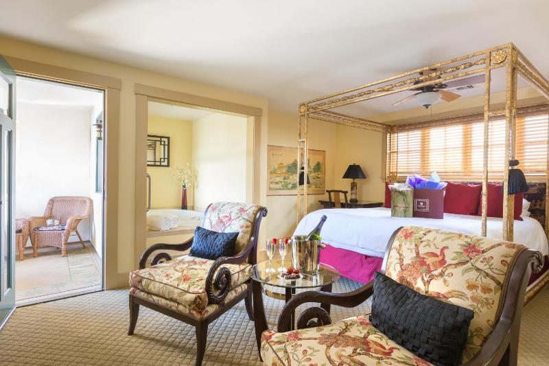 Grand King Spa Suite image 2