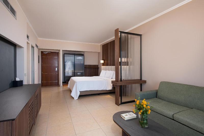 Junior Suite with Sea View image 3