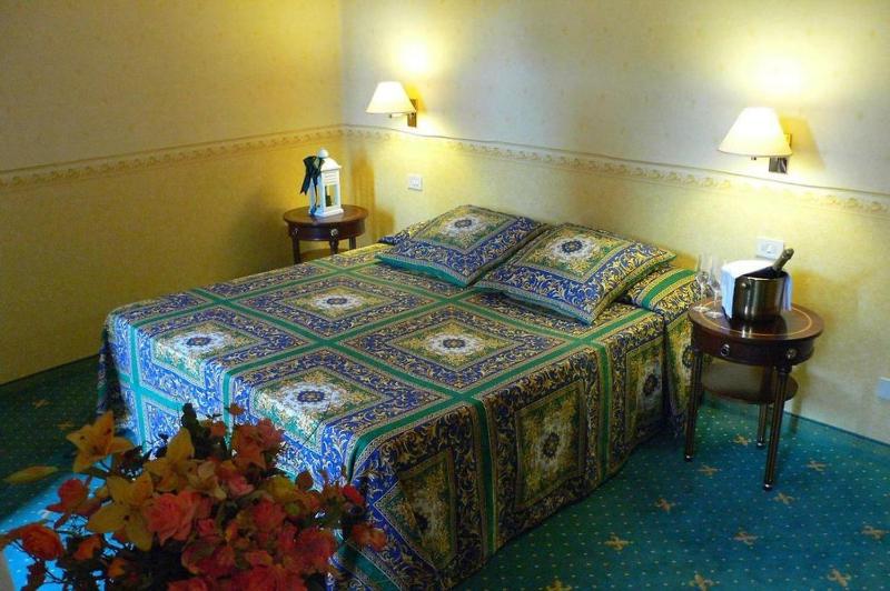 Double Room with Lake View image 1
