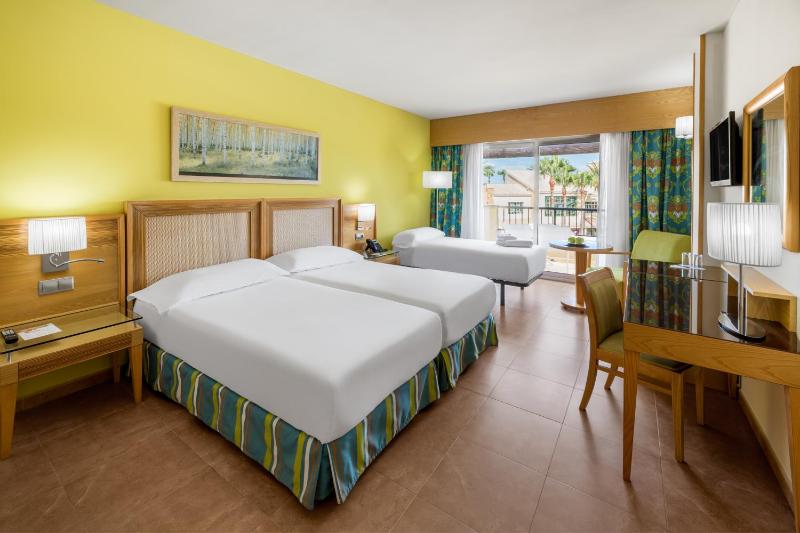 Double or Twin Room image 3