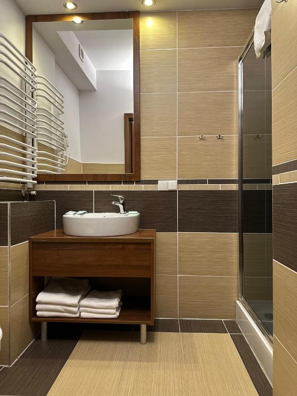 Double or Twin Room image 4