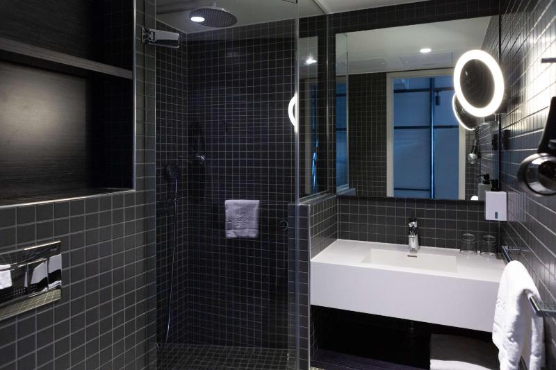 Superior Double Room image 3
