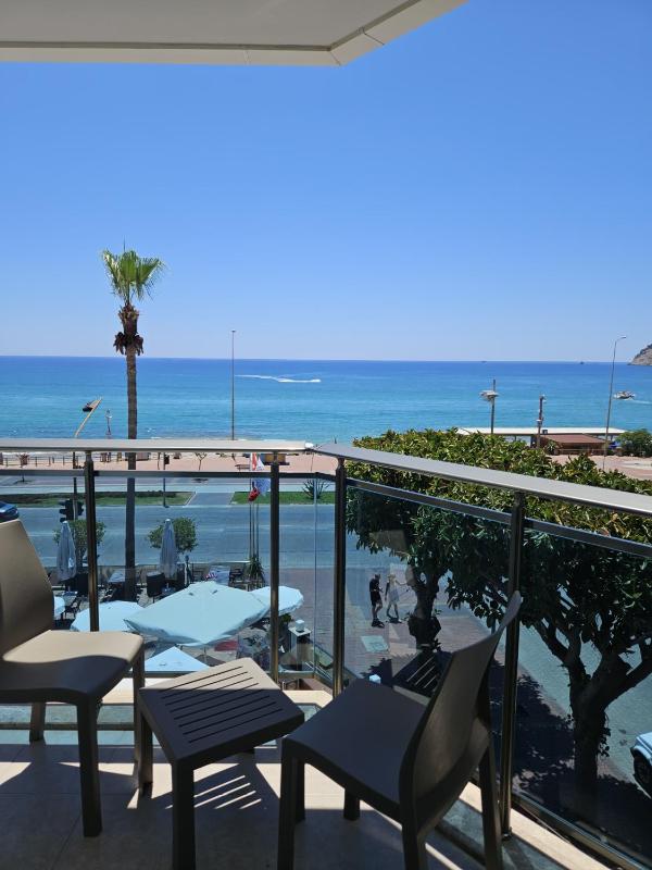 Suite with Sea View image 3