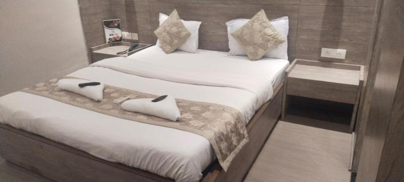 Double Room with Extra Bed image 1