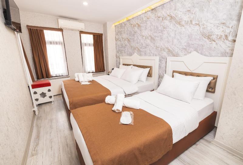 Comfort Triple Room image 3