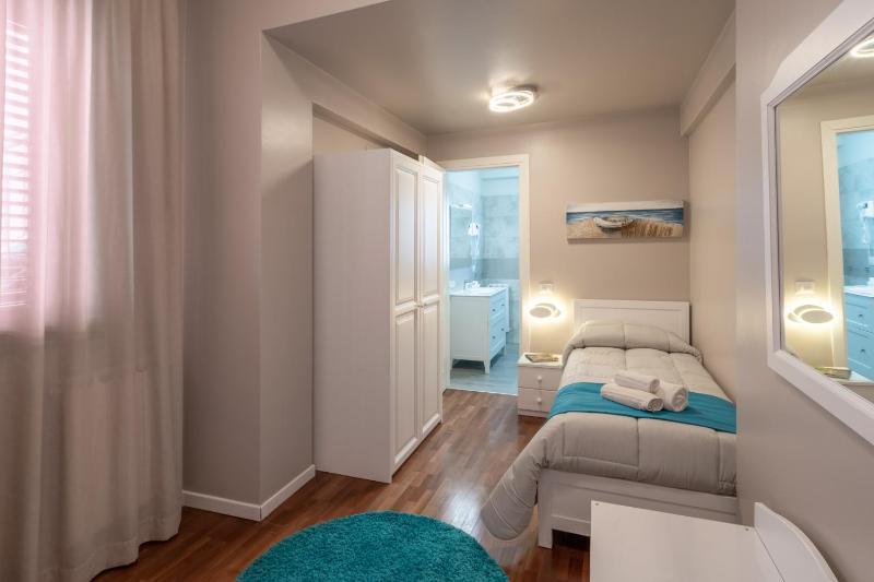 Single Room image 1