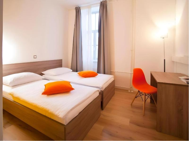 Bed in 2-Bed Mixed Dormitory Room image 3