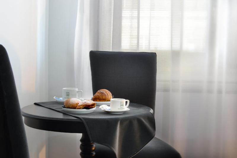 Suite with Spa Bath image 2