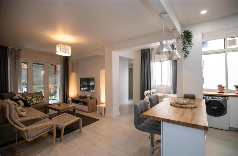 2 bedroom Central Apartment in Torremolinos - image 1