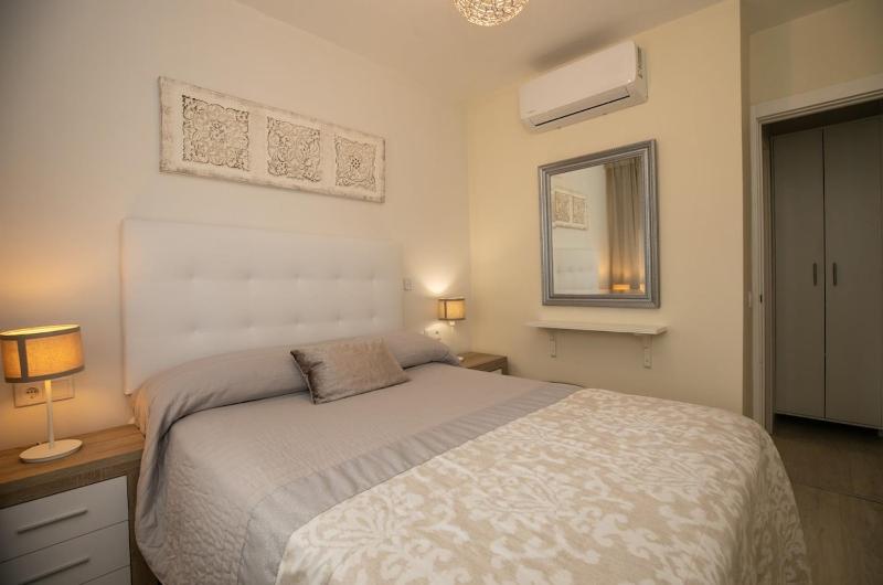 2 bedroom Central Apartment in Torremolinos - image 4
