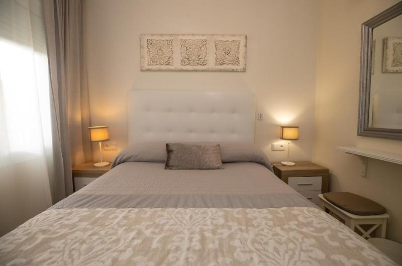 2 bedroom Central Apartment in Torremolinos - image 7