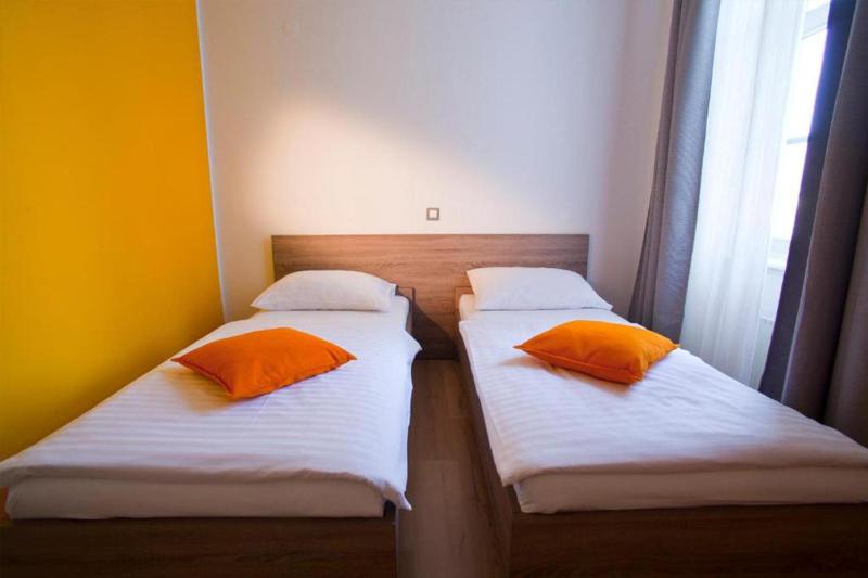 Bed in 2-Bed Mixed Dormitory Room image 4
