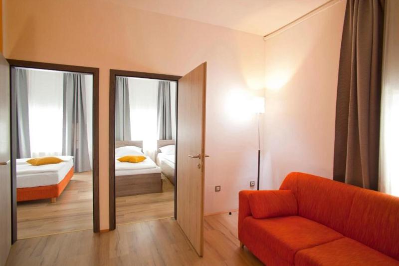 Bed in 4-Bed Mixed Dormitory Room image 3