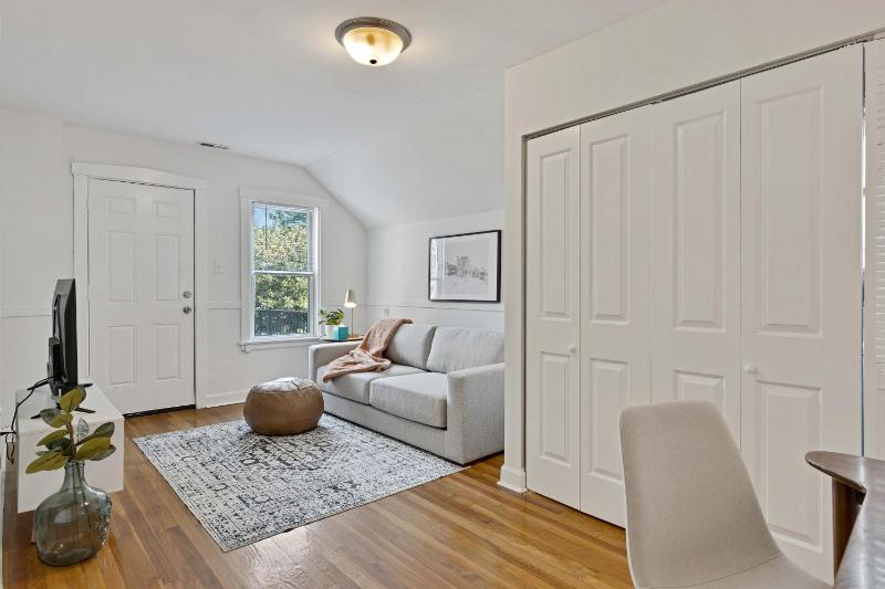 Newly Updated Vintage 6 Bedroom Single Family Home home - image 8