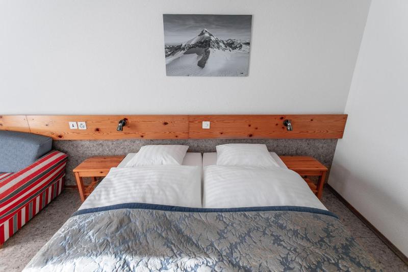 Standard Double Room image 3