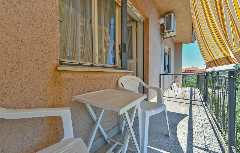 Studio Apartment image 4
