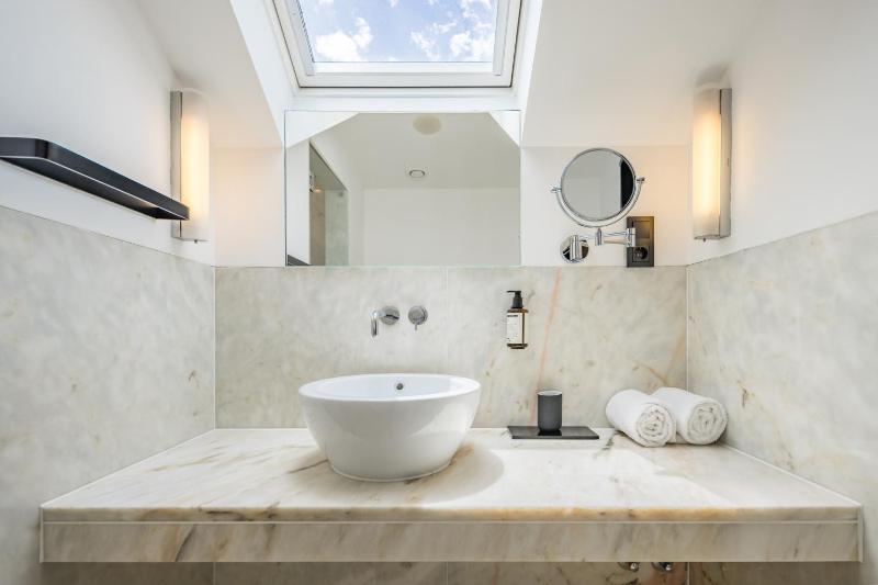 Standard Room image 2