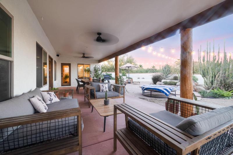 Grand Desert Getaway with Pool and Peloton with Sonos and Office - image 2