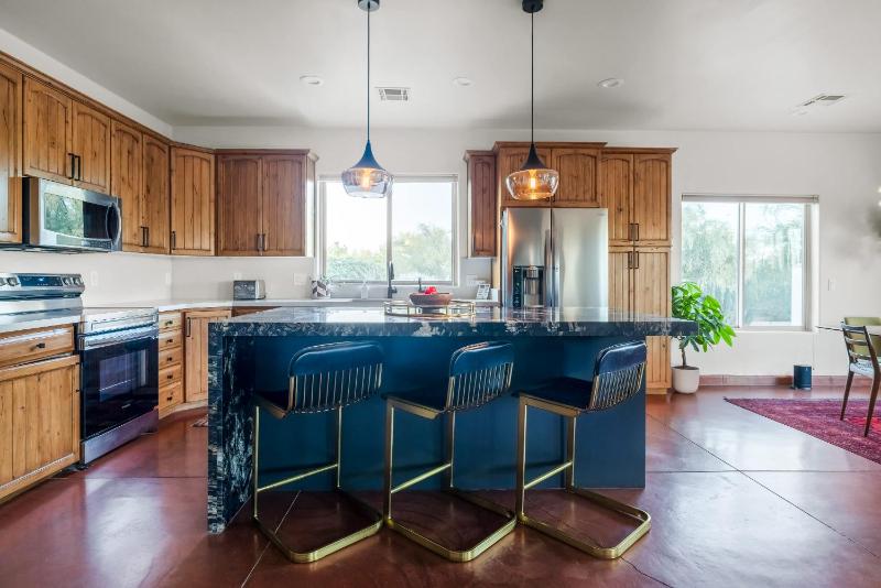 Grand Desert Getaway with Pool and Peloton with Sonos and Office - image 21