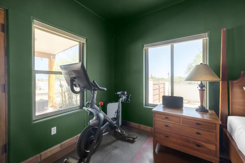 Grand Desert Getaway with Pool and Peloton with Sonos and Office - image 15