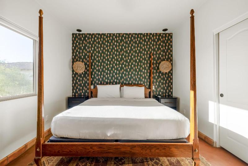 Grand Desert Getaway with Pool and Peloton with Sonos and Office - image 11