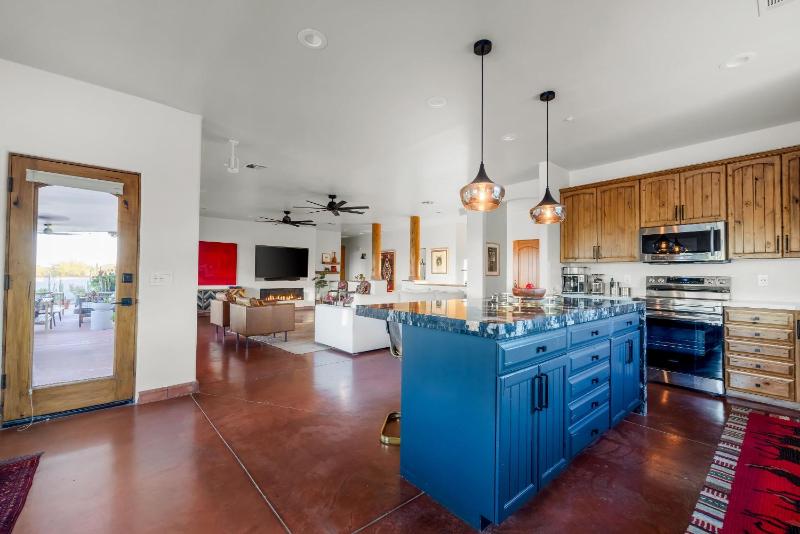 Grand Desert Getaway with Pool and Peloton with Sonos and Office - image 19