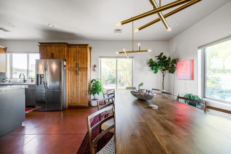 Grand Desert Getaway with Pool and Peloton with Sonos and Office - image 10