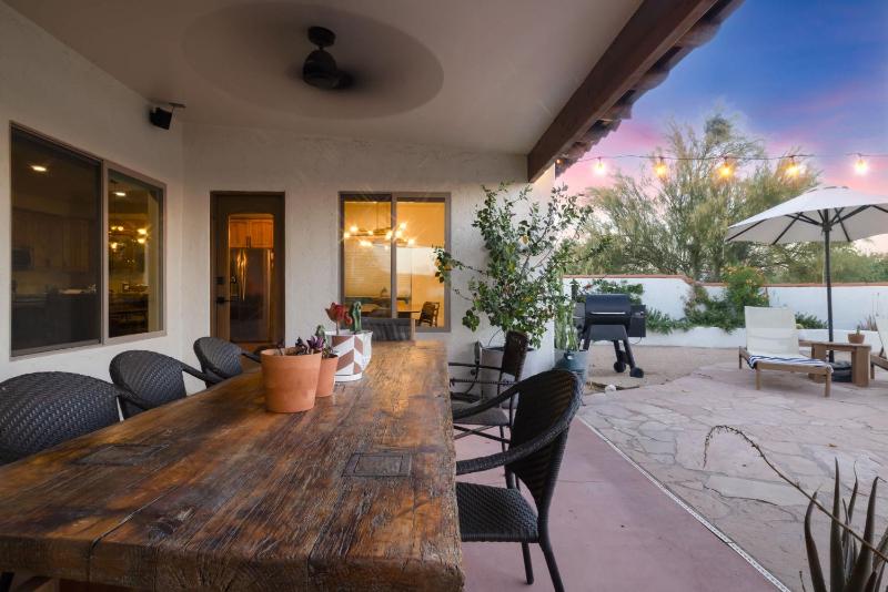 Grand Desert Getaway with Pool and Peloton with Sonos and Office - image 17