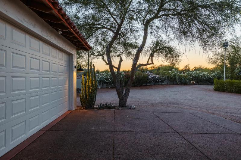 Grand Desert Getaway with Pool and Peloton with Sonos and Office - image 24